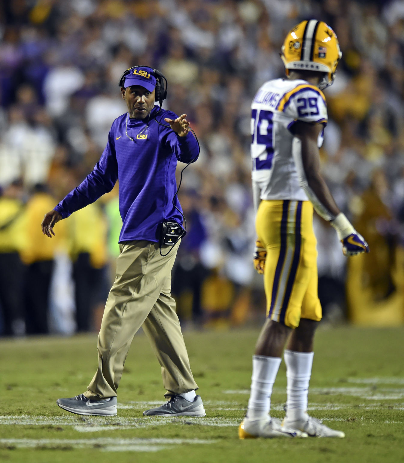 lsualabamafootball.110418_1401
